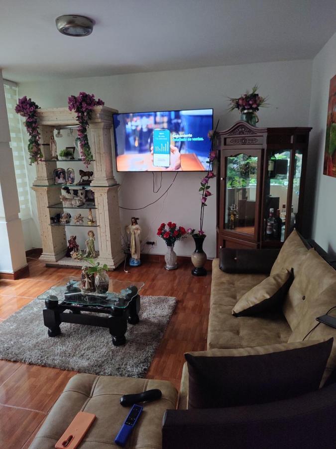 Noras Homestay Laureles Медельин Экстерьер фото
