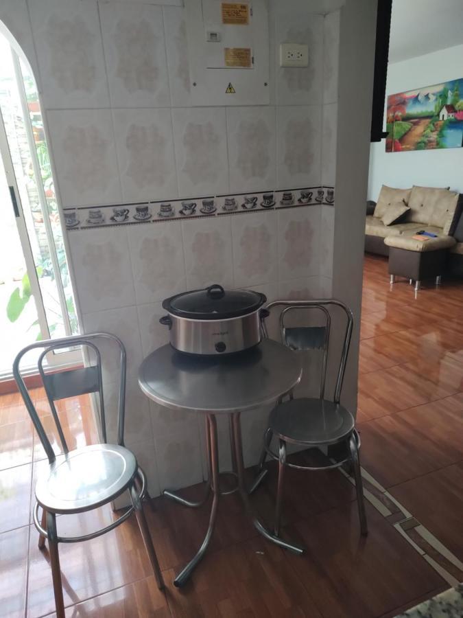 Noras Homestay Laureles Медельин Экстерьер фото