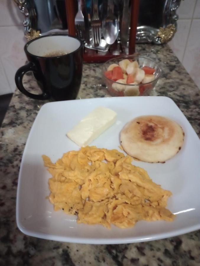 Noras Homestay Laureles Медельин Экстерьер фото